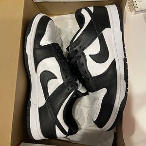Nike low dunk womens 9.5